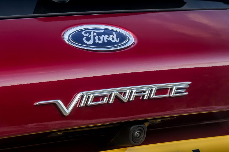 Логотип Ford Focus Vignale Turnier 2018 года  (WW) (фото 24 из 40)